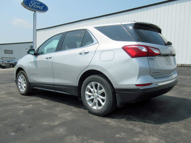 2018 Chevrolet Equinox LT photo 2