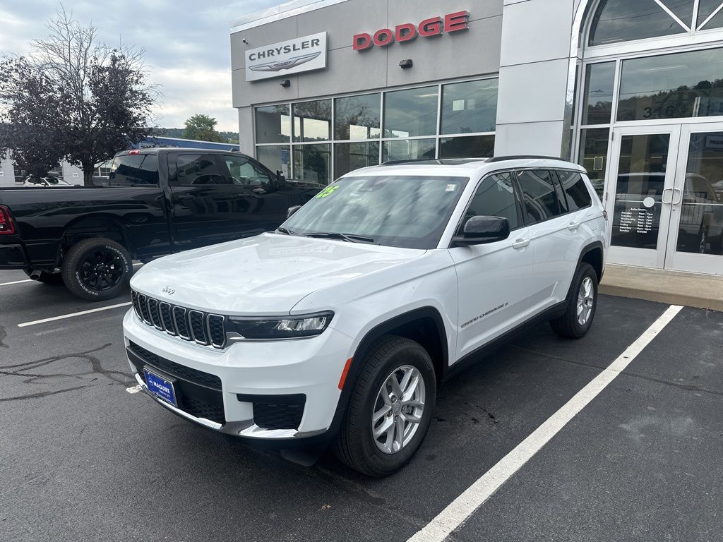 2025 Jeep Grand Cherokee L Laredo's photo