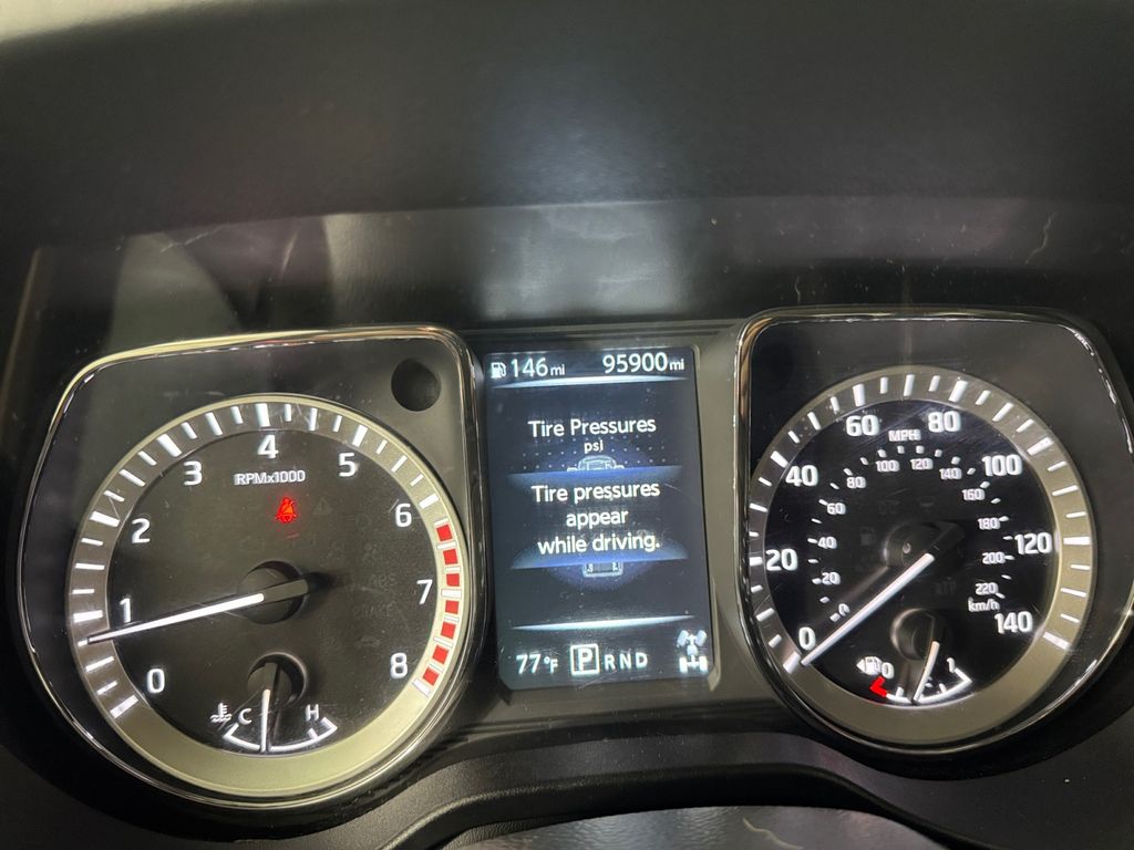 2017 Nissan Titan SV photo 9