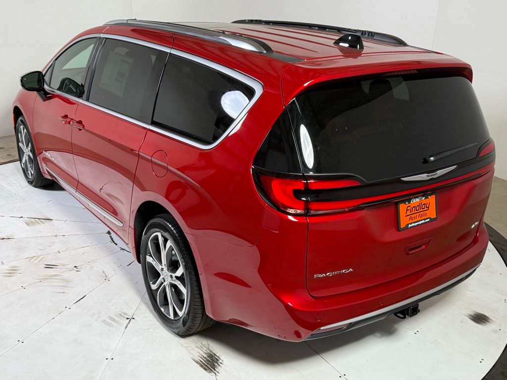 2026 Chrysler Pacifica Pinnacle photo 4