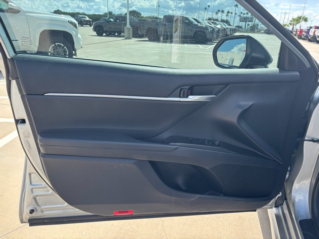 2022 Toyota Camry SE photo 9