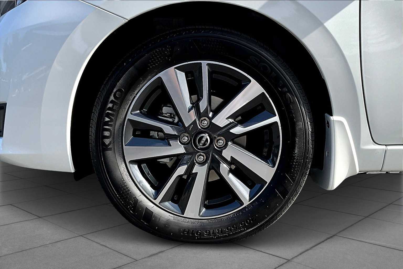2025 Nissan Versa SV photo 10