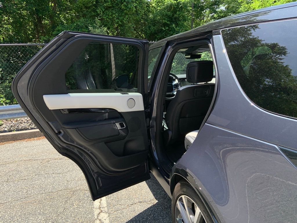 2024 Land Rover Discovery SE photo 15