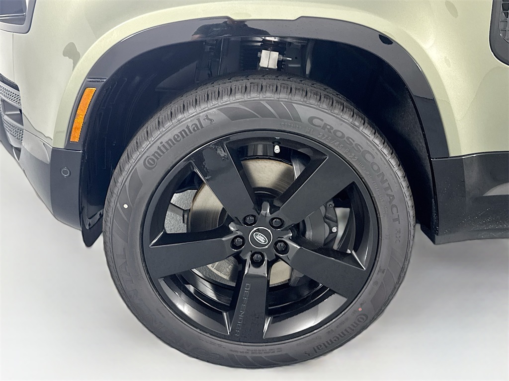 2025 Land Rover Defender 130 X-Dynamic SE photo 22