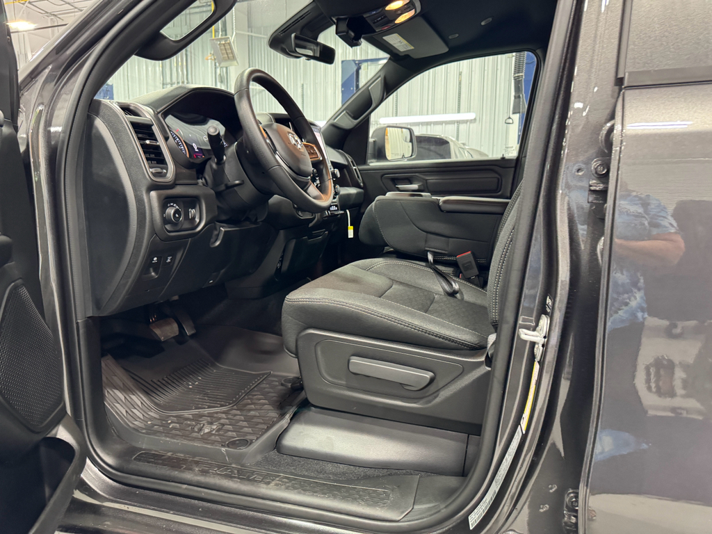 2025 Ram 1500 Tradesman photo 2