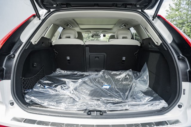 2025 Volvo XC60 Hybrid T8 Plus photo 8