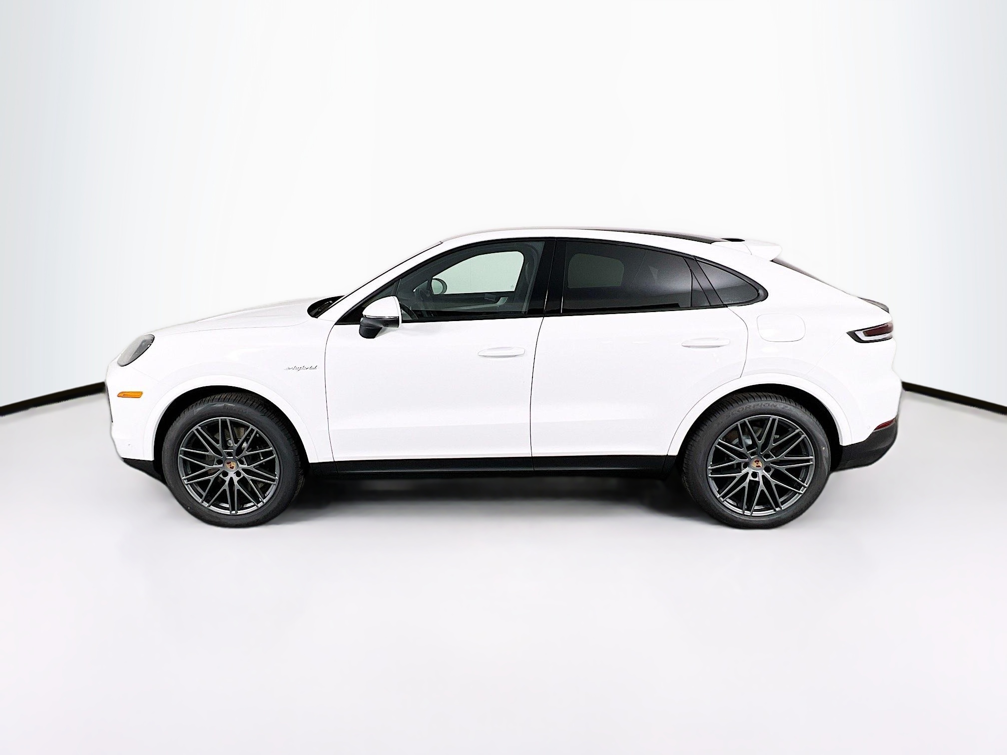 2025 Porsche Cayenne E-Hybrid Coupe photo 2