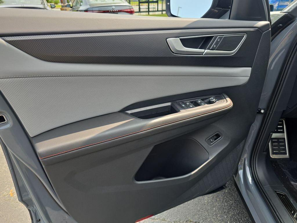 2025 Volkswagen Atlas Peak Edition SE photo 3