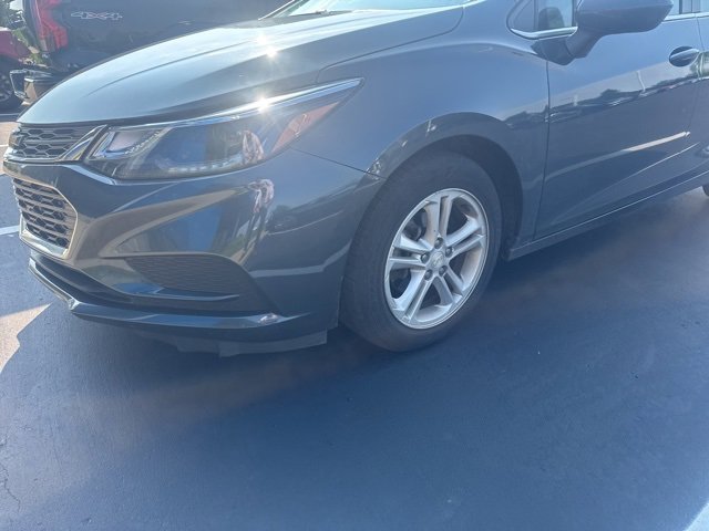 Used 2018 Chevrolet Cruze LT with VIN 3G1BE6SM2JS525240 for sale in Kalamazoo, MI