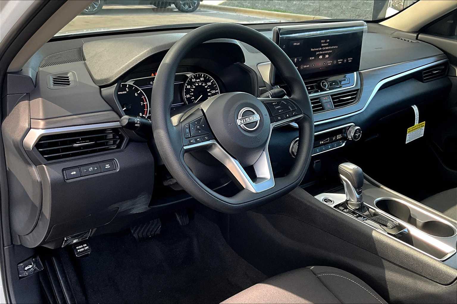 2025 Nissan Altima SV photo 10