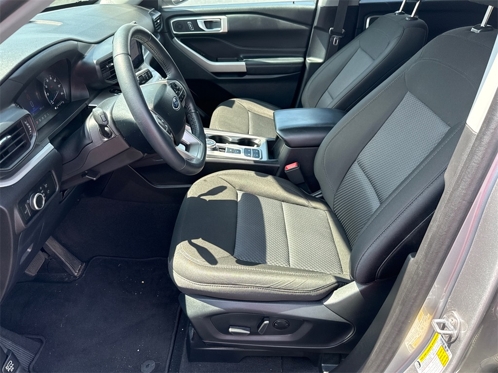 2023 Ford Explorer XLT photo 8