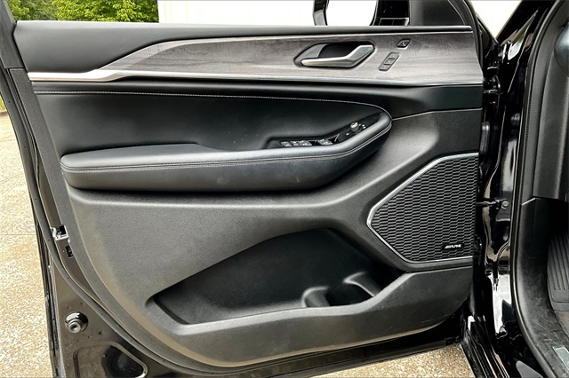 2022 Jeep Grand Cherokee Overland photo 21