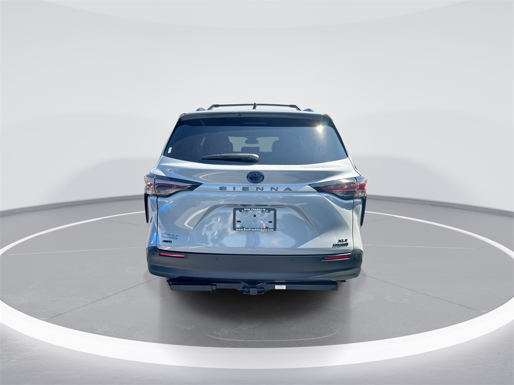 2024 Toyota Sienna LE photo 7