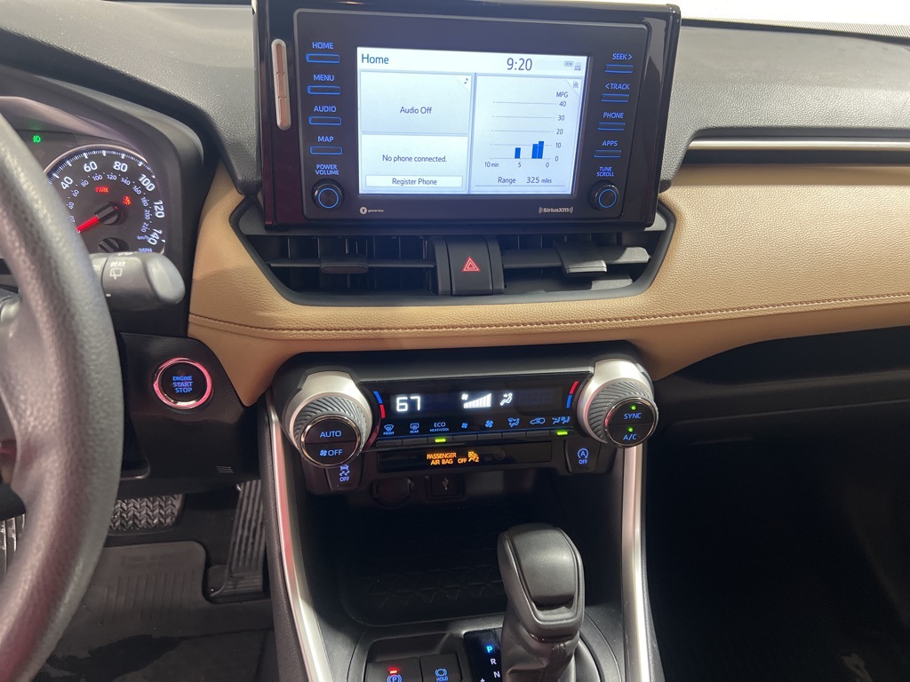 2020 Toyota RAV4 XLE photo 16