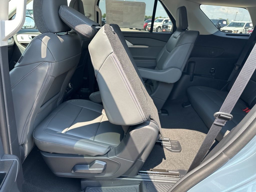 2025 Ford Explorer photo 34