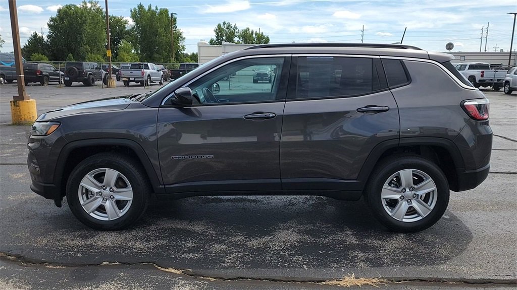 2022 Jeep Compass Latitude photo 4