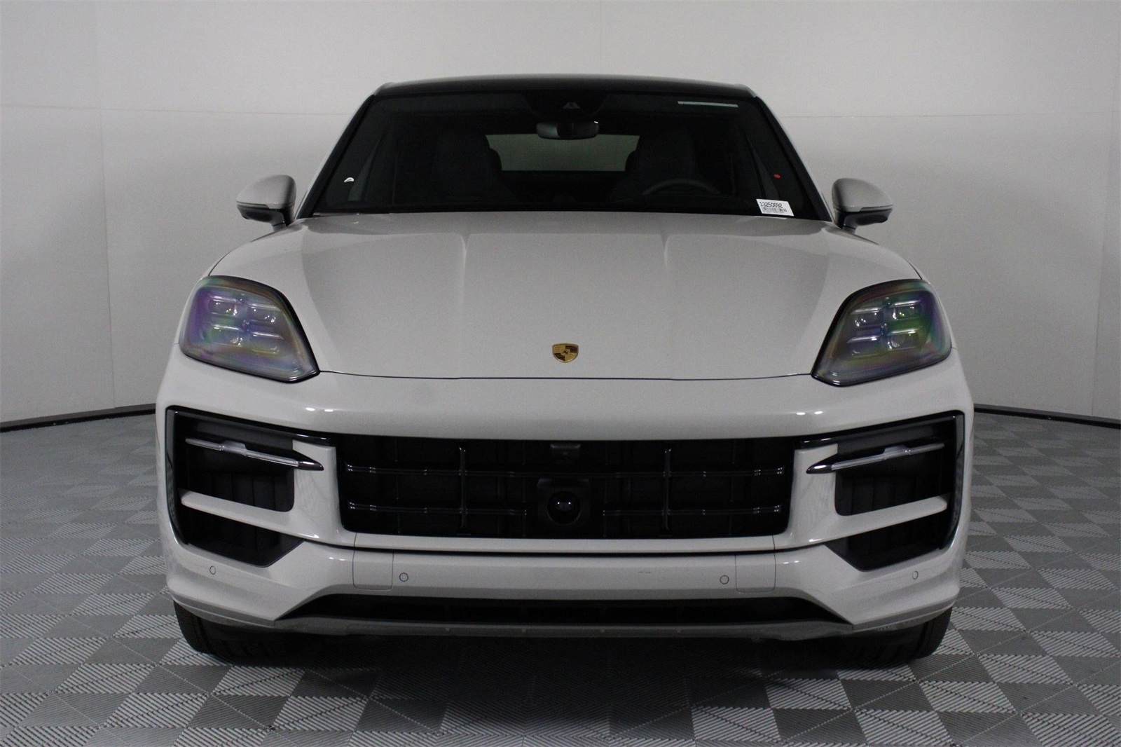 2025 Porsche Cayenne GTS photo 10