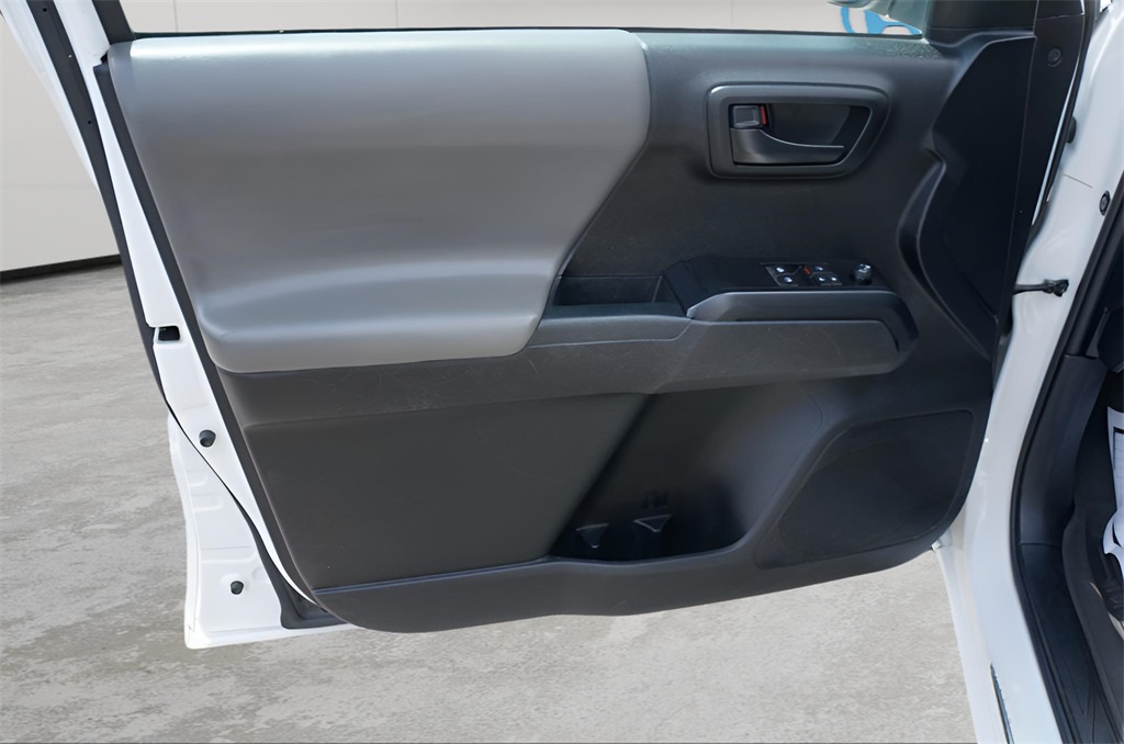 2021 Toyota Tacoma SR Access Cab photo 3