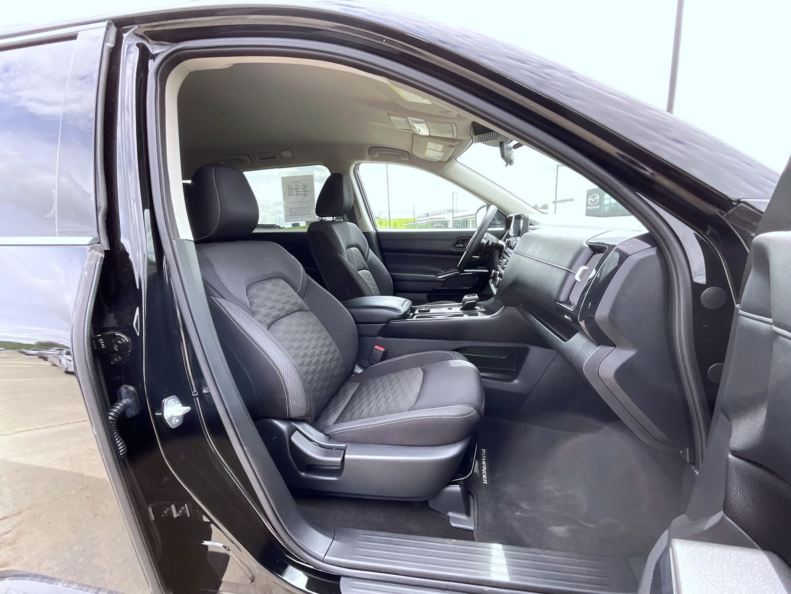 2023 Nissan Pathfinder S photo 16
