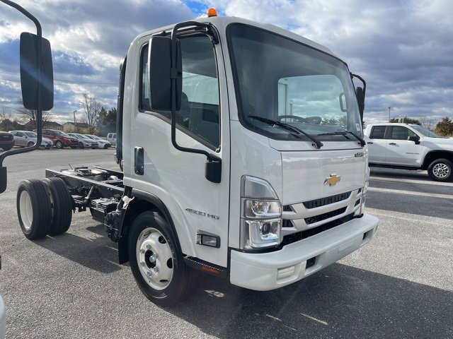 2025 Chevrolet Low Cab Forward Base's photo