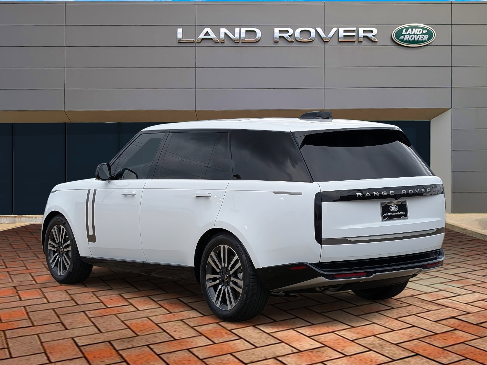 2025 Land Rover Range Rover SE photo 3