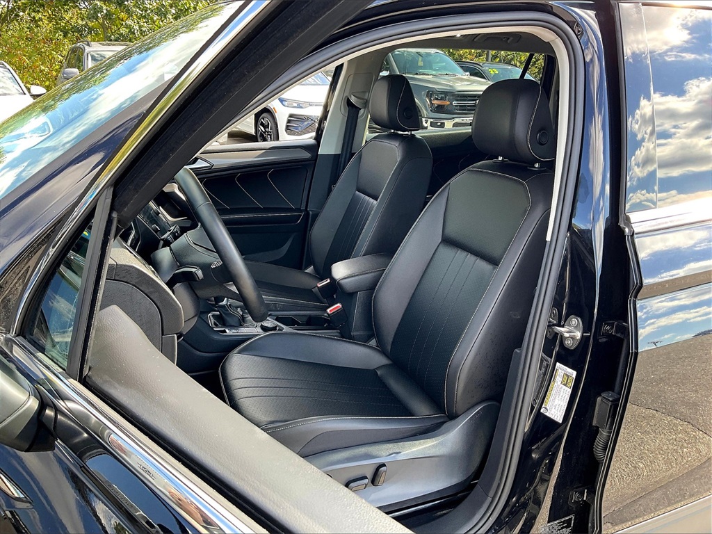 2022 Volkswagen Tiguan SE photo 9