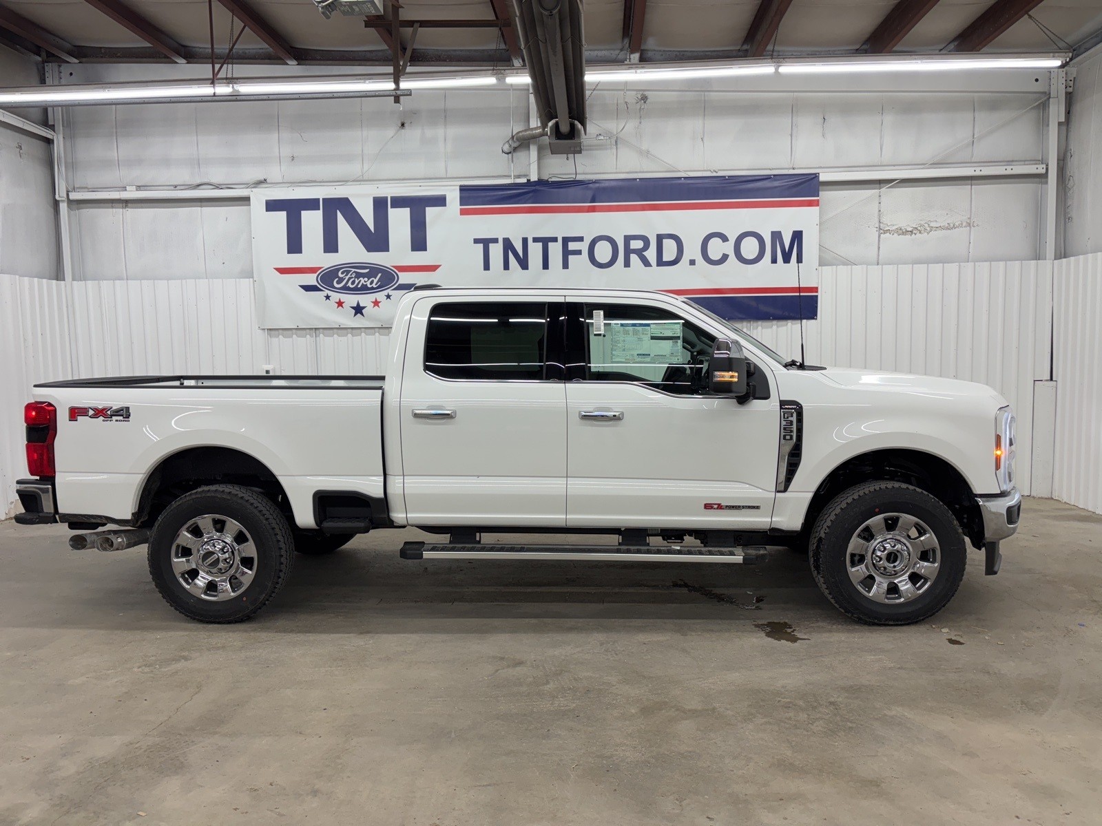 2025 Ford F-350 Super Duty Lariat's photo