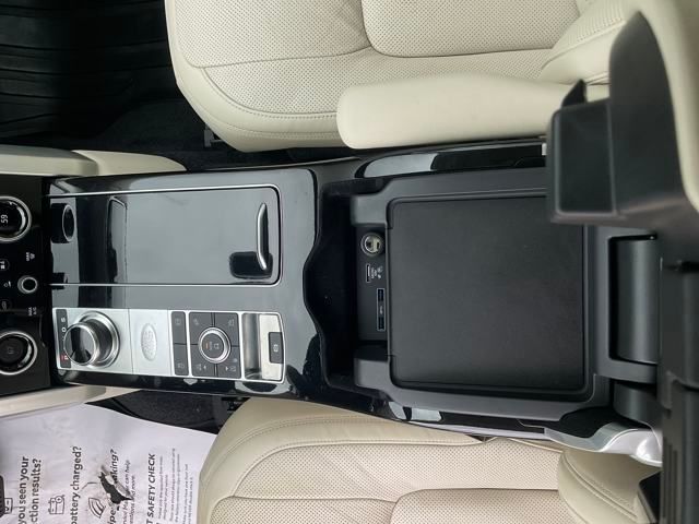 2020 Land Rover Range Rover HSE photo 18