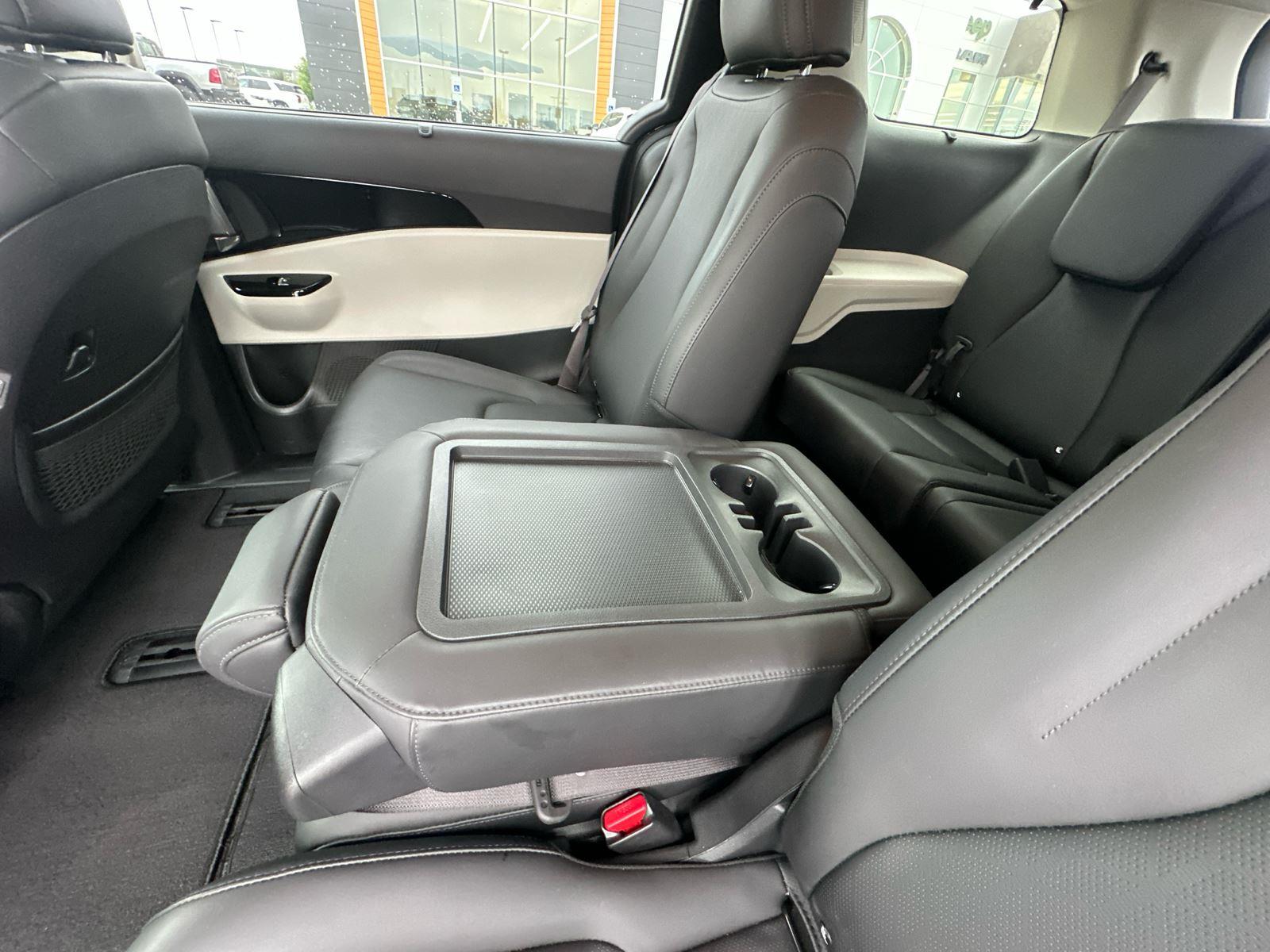 2024 Kia Carnival EX photo 22