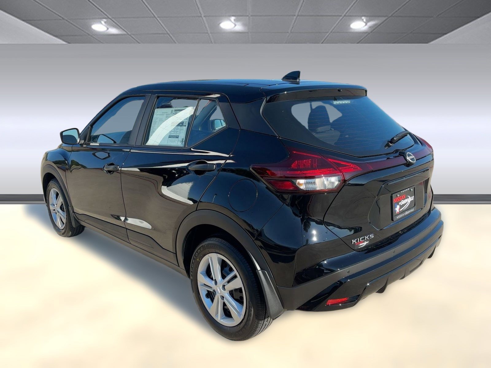 2025 Nissan Kicks Play S photo 3
