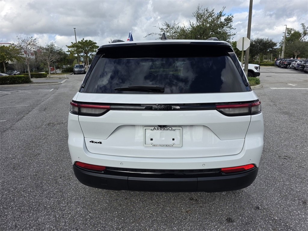 2022 Jeep Grand Cherokee Altitude photo 4