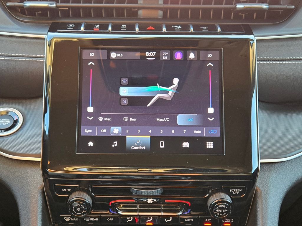 2024 Jeep Grand Cherokee Laredo X photo 19