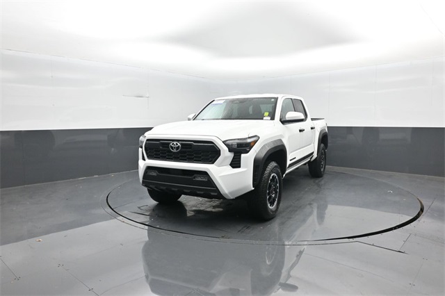 2025 Toyota Tacoma TRD Off-Road photo 2