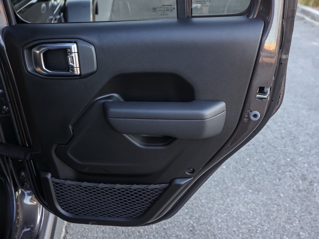 New 2026 Granite Crystal Metallic Clear-Coat Exterior Paint Jeep Rubicon image 18