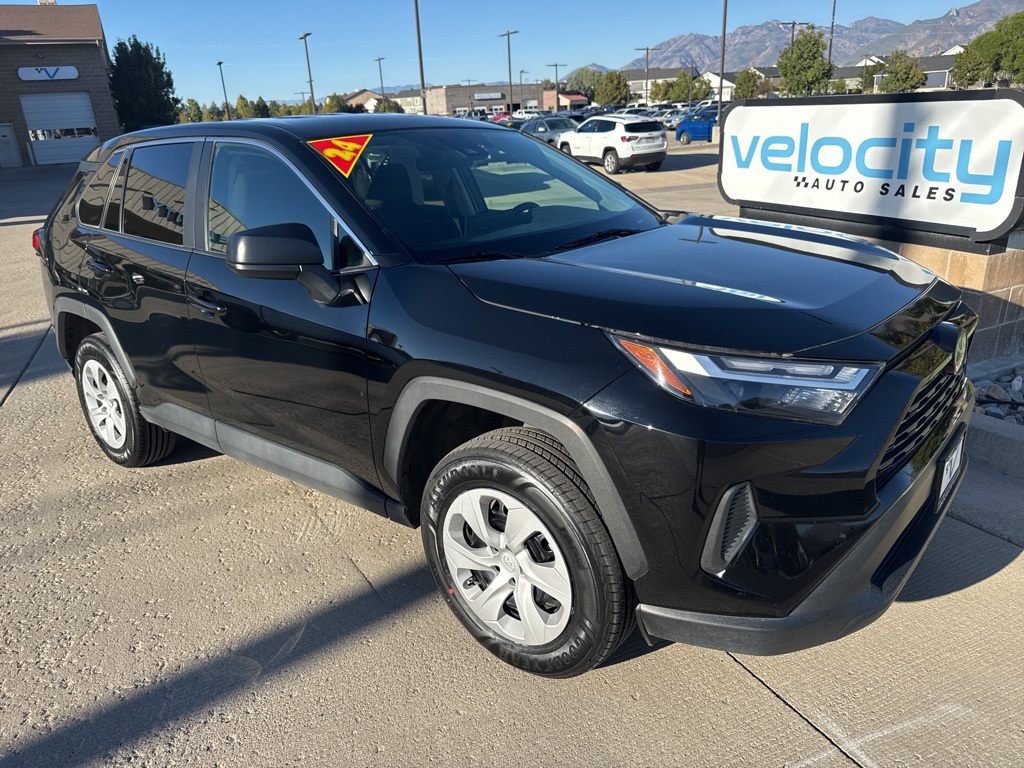 2024 Toyota RAV4 LE's photo