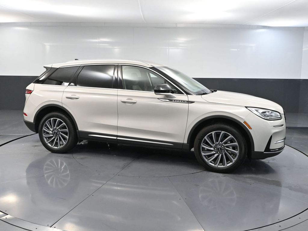 2023 Lincoln Corsair Reserve photo 3