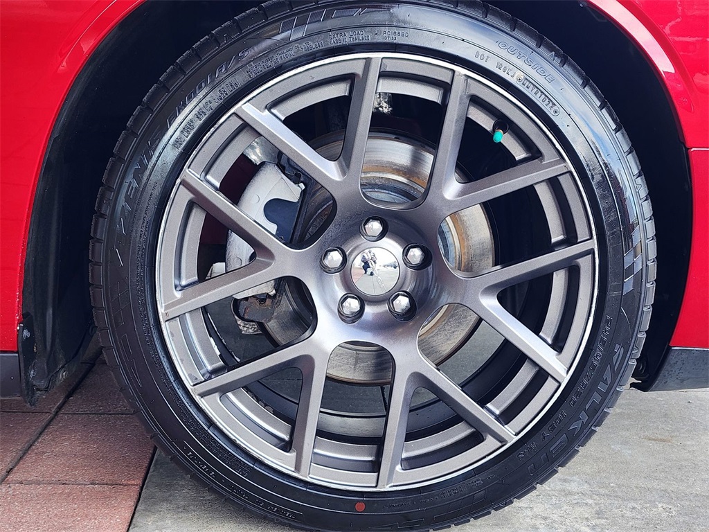 2016 Dodge Challenger SXT Plus photo 4