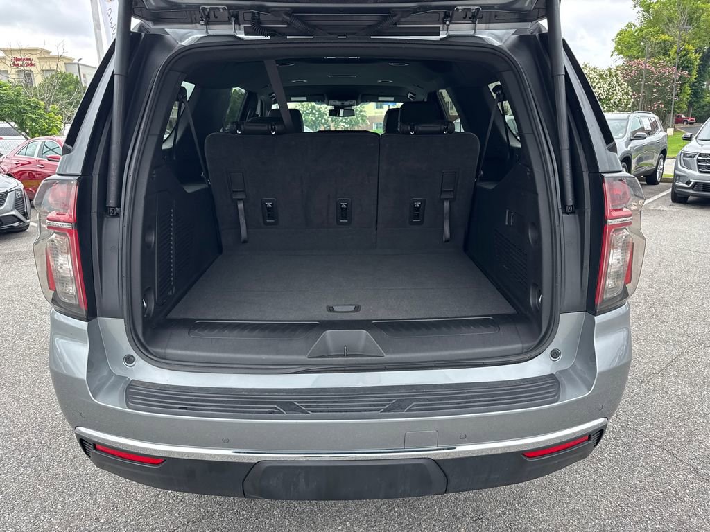2024 Chevrolet Suburban LT photo 17