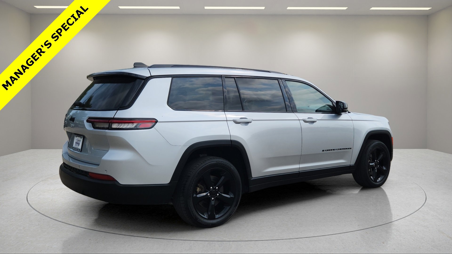 2023 Jeep Grand Cherokee Altitude photo 2