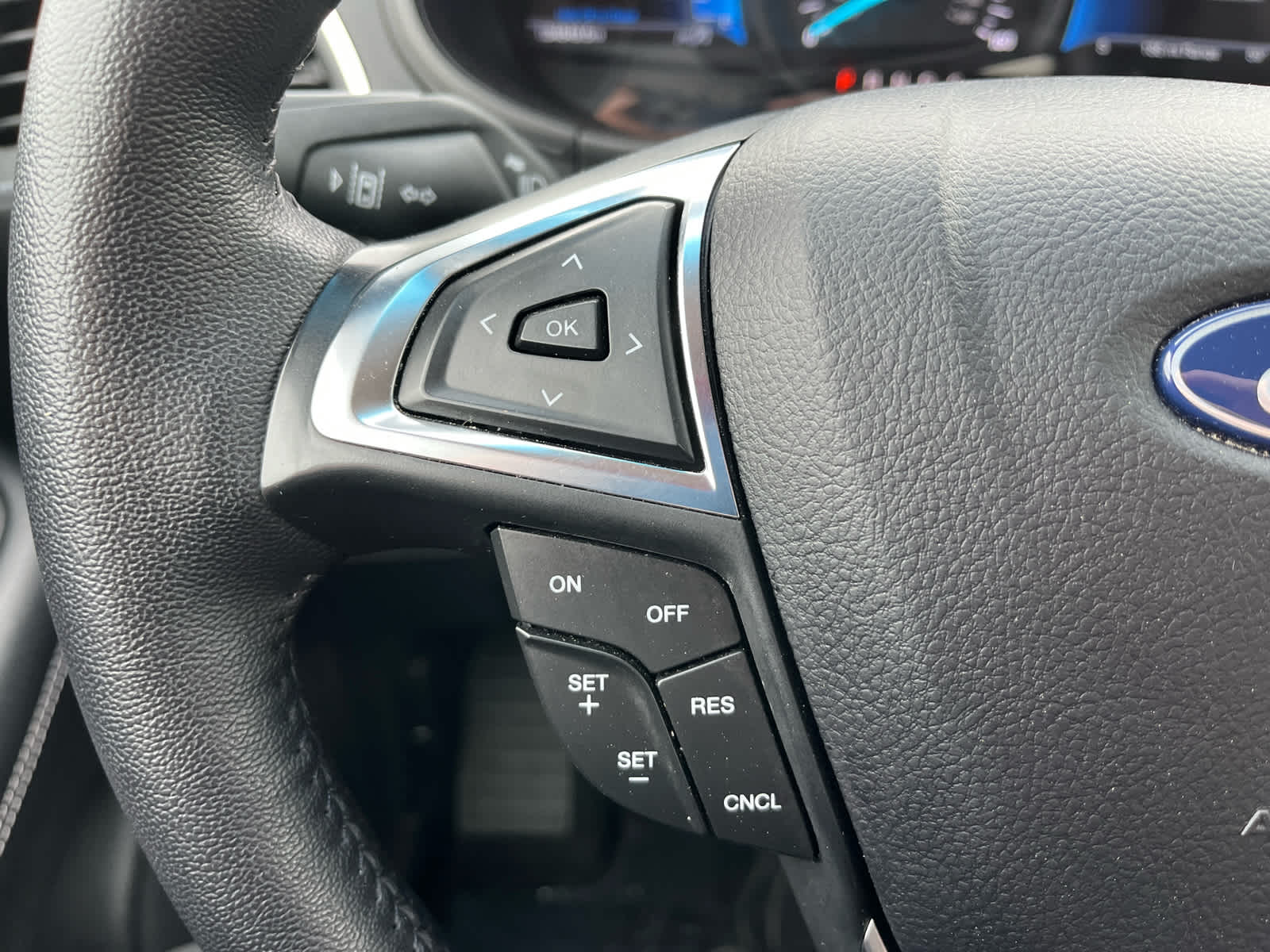 2024 Ford Edge Titanium photo 24