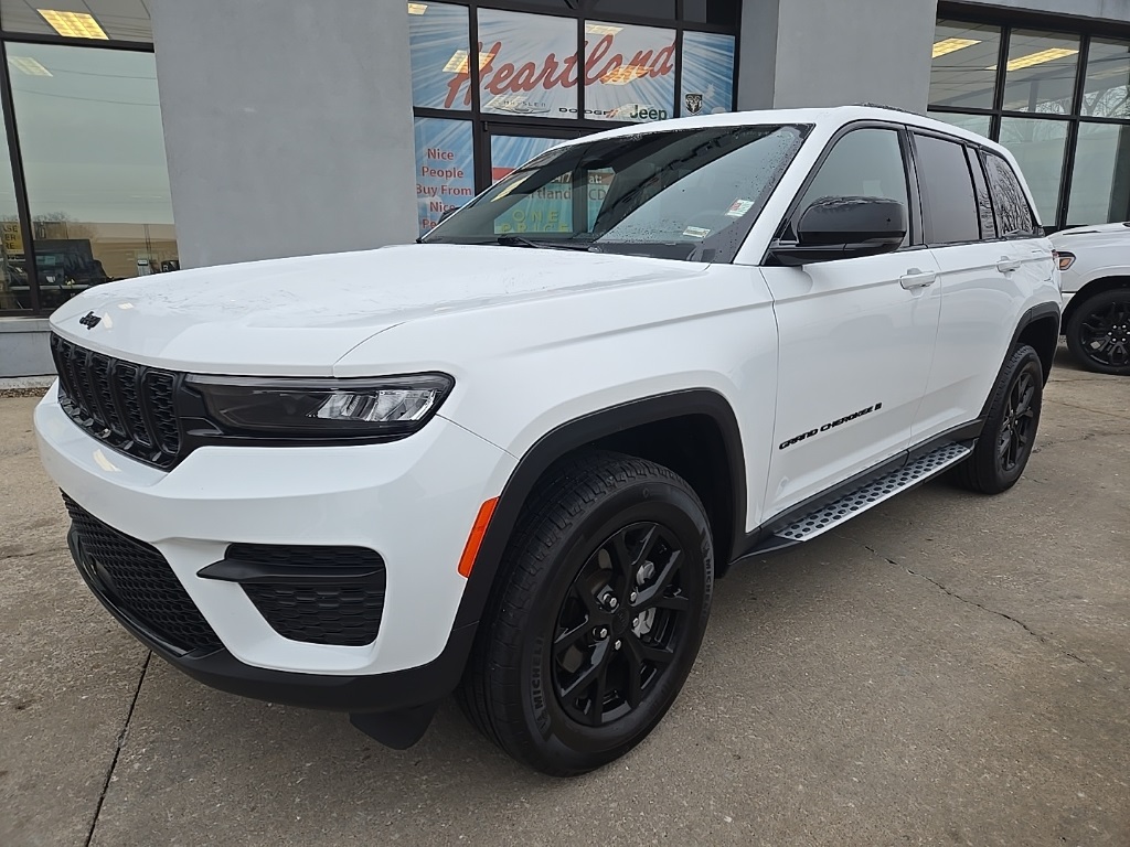 Used 2024 Jeep Grand Cherokee Altitude with VIN 1C4RJHAG1RC257923 for sale in Kansas City