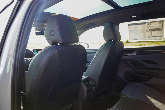 2025 Volkswagen Tiguan SE R-Line Black photo 25