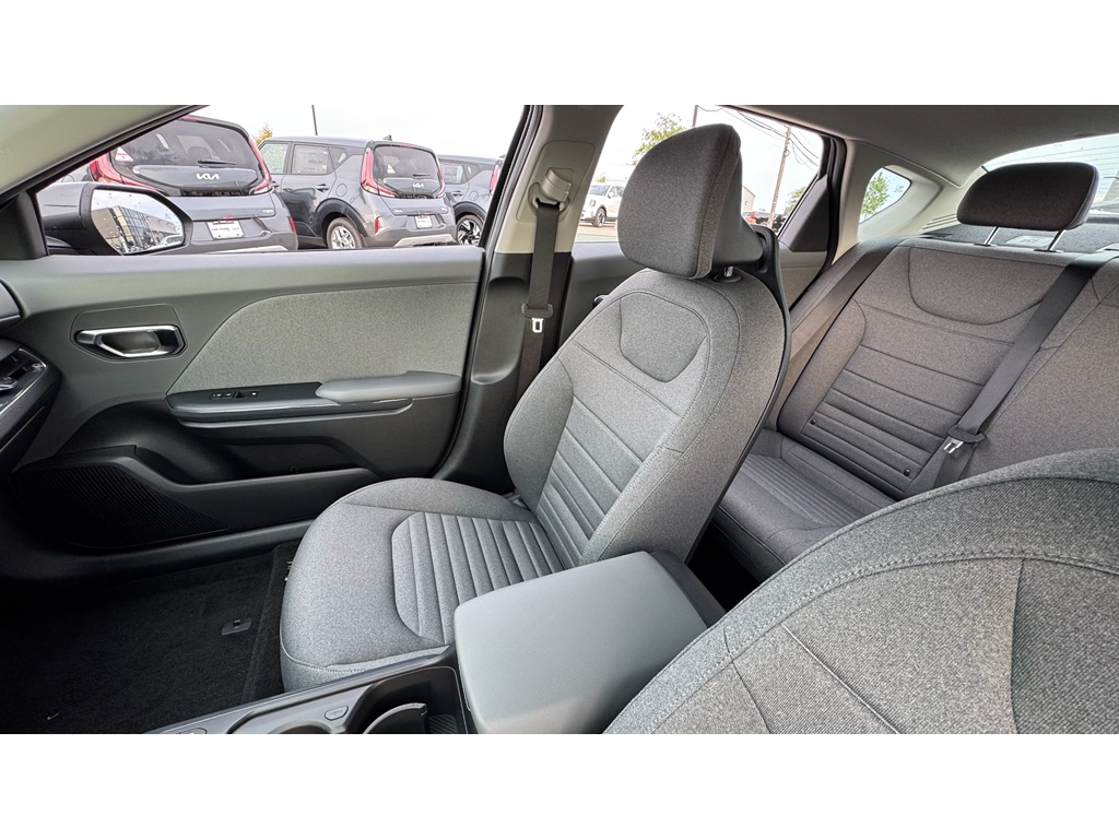 2025 Kia K4 EX photo 7