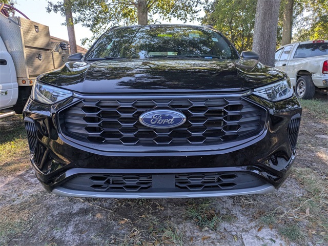 2023 Ford Escape ST-Line photo 2
