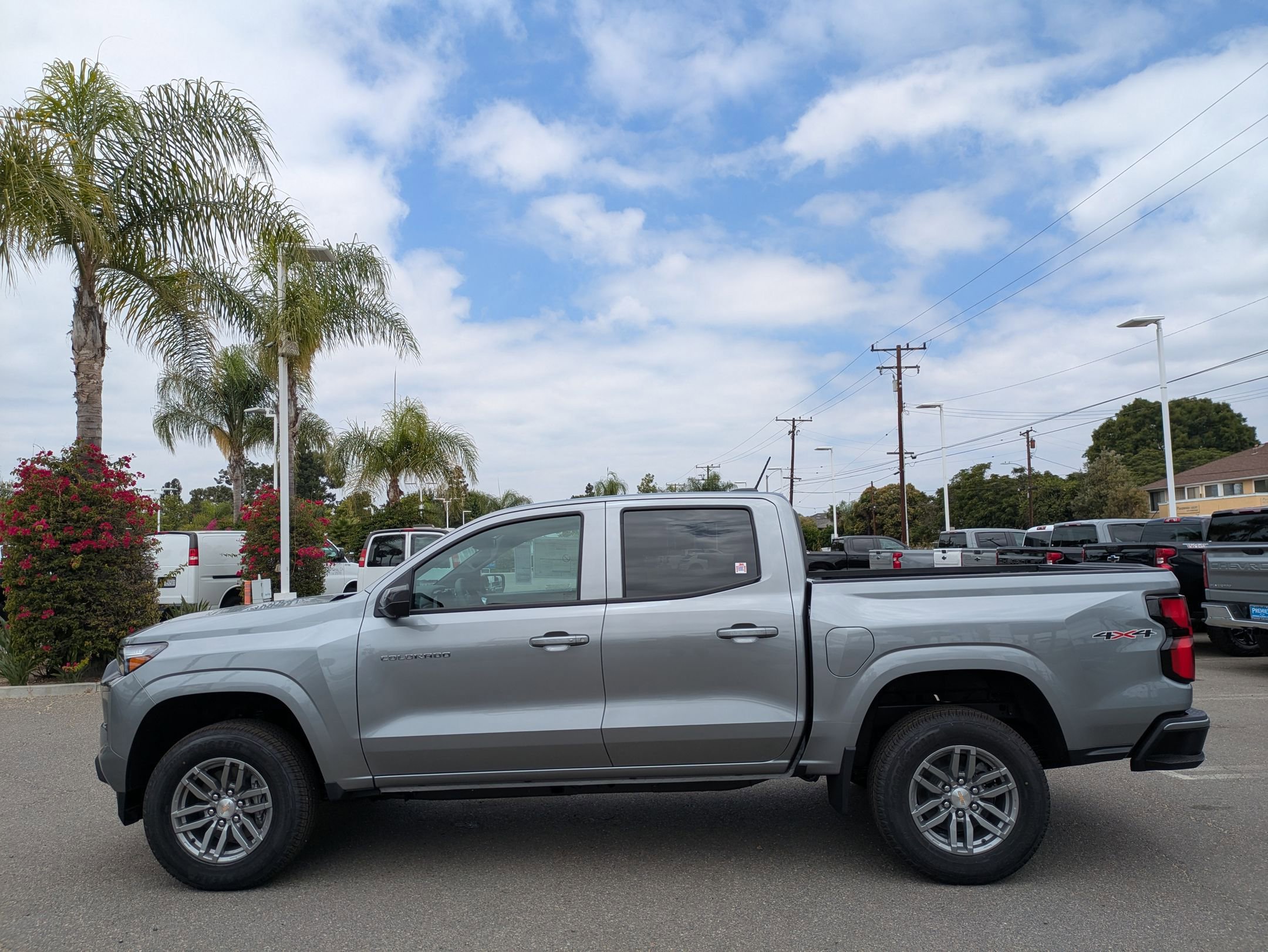 2025 Chevrolet Colorado Work Truck LT photo 2