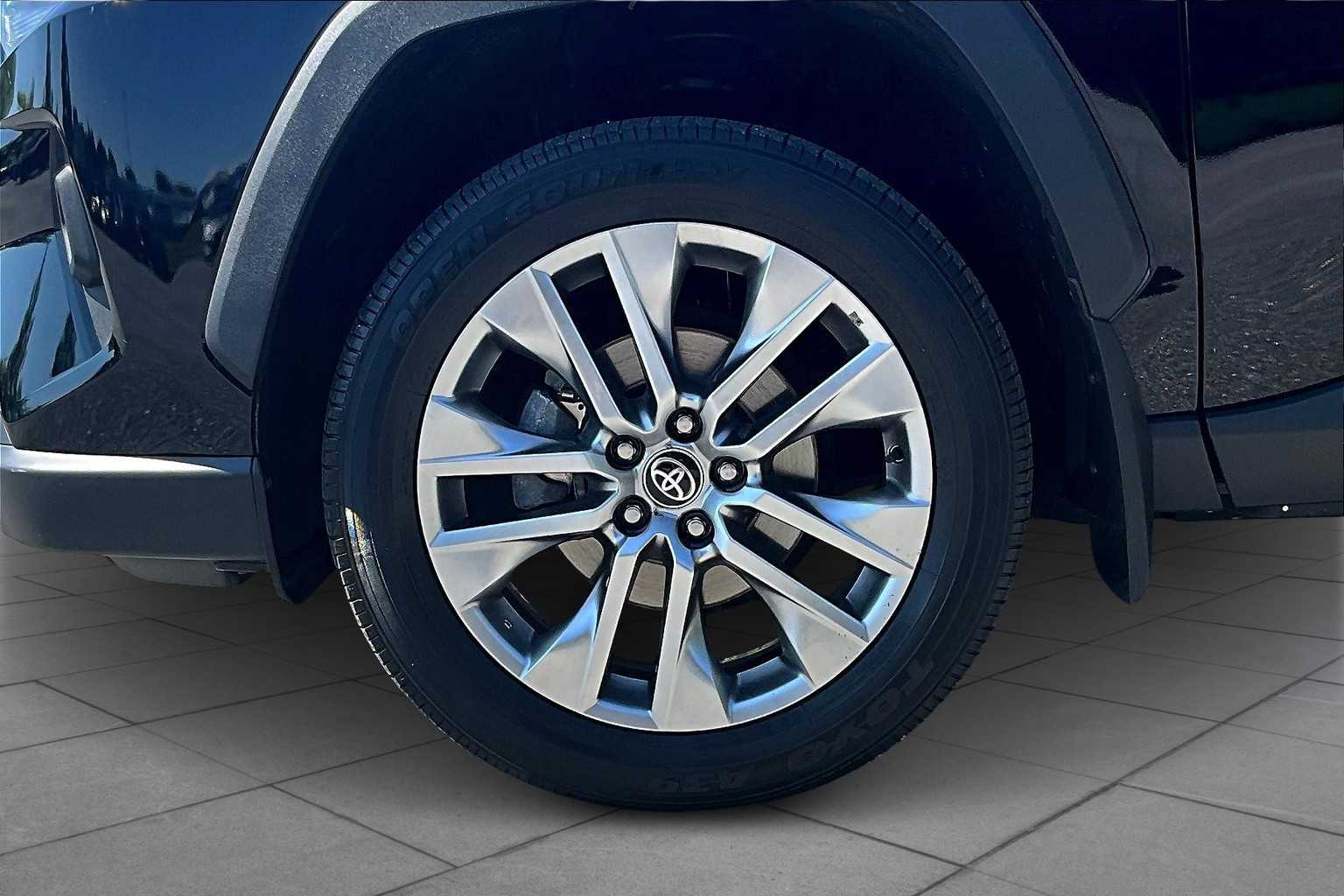 2024 Toyota RAV4 XLE Premium photo 10