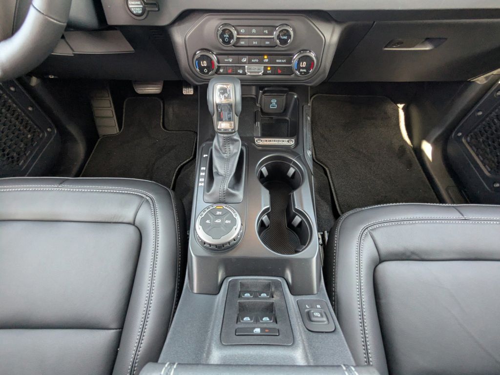 2025 Ford Bronco Outer Banks photo 19