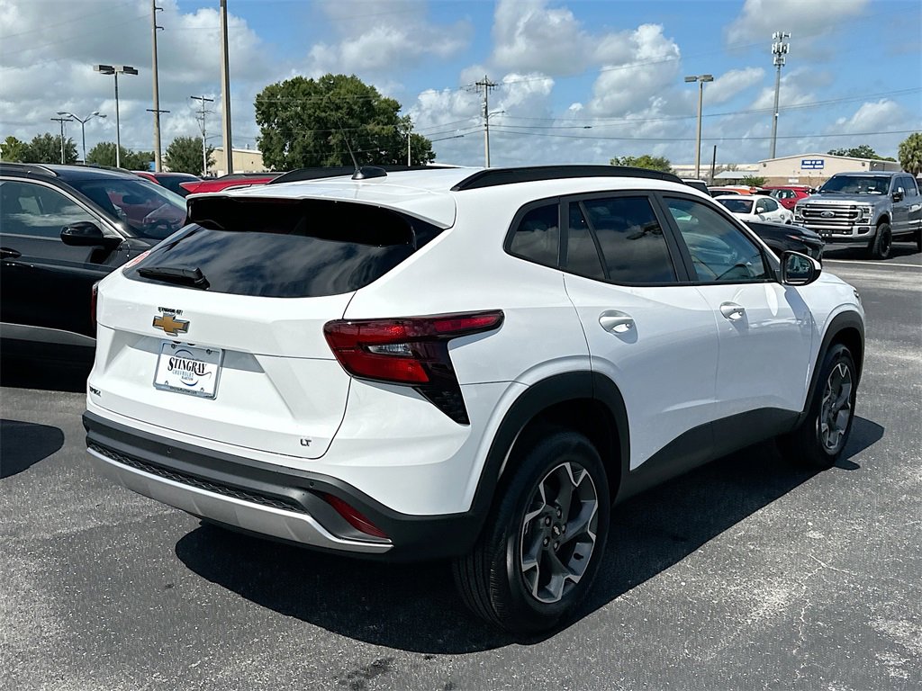 2025 Chevrolet Trax LT photo 4