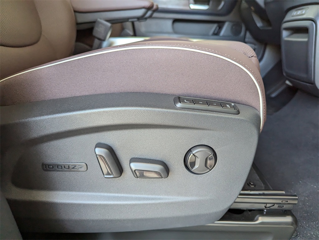 2025 Volkswagen ID. Buzz Pro S photo 36