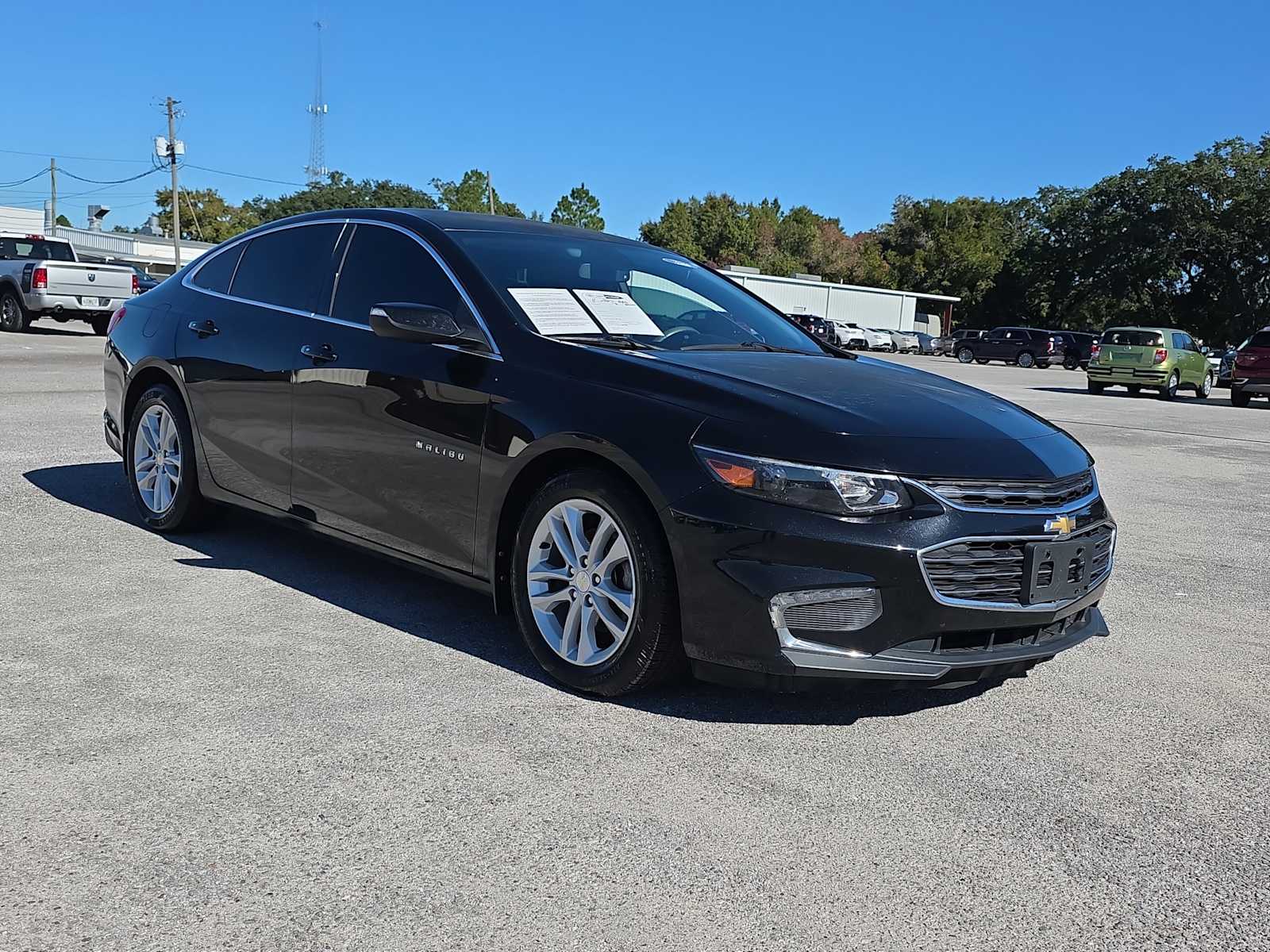 2017 Chevrolet Malibu 1LT photo 2